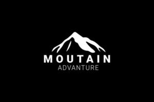 montagna e all'aperto avventure logo design modello vettore