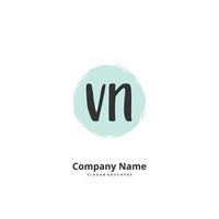 vn iniziale grafia e firma logo design con cerchio. bellissimo design manoscritto logo per moda, squadra, nozze, lusso logo. vettore