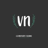 vn iniziale grafia e firma logo design con cerchio. bellissimo design manoscritto logo per moda, squadra, nozze, lusso logo. vettore