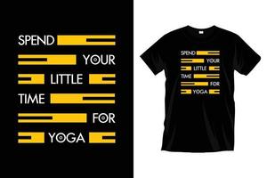 trascorrere il tuo poco tempo per yoga. moderno ispirazione yoga meditazione tipografia t camicia design per stampe, abbigliamento, vettore, arte, illustrazione, tipografia, modello, di moda nero tee camicia design. vettore
