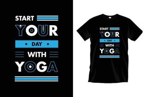 inizio il tuo giorno con yoga. moderno yoga meditazione esercizio tipografia t camicia design per stampe, abbigliamento, vettore, arte, illustrazione, tipografia, manifesto, modello, di moda nero tee camicia design. vettore