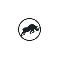 rinoceronte logo vettore design. rinoceronti logo per sport club o squadra. arrabbiato rinoceronte logo