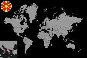 mappa pin con la bandiera della macedonia del nord sulla mappa del mondo. illustrazione vettoriale. vettore