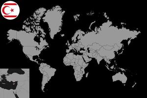 mappa pin con bandiera di cipro nord settentrionale sulla mappa del mondo. illustrazione vettoriale. vettore