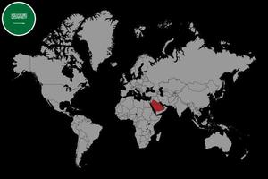 mappa pin con bandiera arabia saudita sulla mappa del mondo. illustrazione vettoriale. vettore