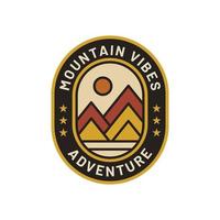 Vintage ▾ natura montagna avventura logo distintivo vettore illustrazione. bene per etichetta distintivo o maglietta design