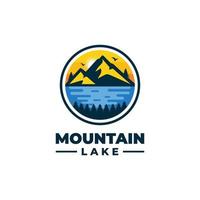 montagna lago logo design vettore