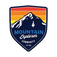 montagna avventura all'aperto vettore illustrazione logo disegno, Perfetto per maglietta e distintivo design