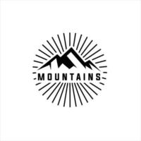 avventura all'aperto concetto distintivi, estate campeggio emblema, montagna viaggio logo vettore
