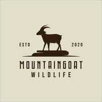 montagna capra logo Vintage ▾ vettore illustrazione modello icona grafico design. animale nel natura cartello o simbolo per bestiame ranch concetto