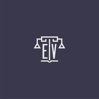 ev iniziale monogramma per studio legale logo con bilancia vettore Immagine