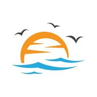 immagini del logo della spiaggia al tramonto vettore