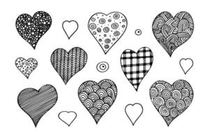 impostato di scarabocchi cuori con ornamento. mano disegnato vettore illustrazione di cuore forme con vario modello.