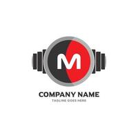 m lettera logo design icona fitness e musica vettore simbolo.
