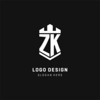 zk monogramma logo iniziale con corona e scudo guardia forma stile vettore