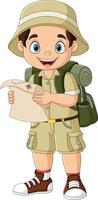 cartone animato escursionista ragazzo Tenere un' carta geografica vettore
