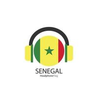 Senegal cuffie bandiera vettore su bianca sfondo.