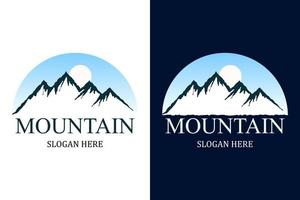 creativo montagna Alba paesaggio logo design modello vettore