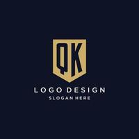 qk monogramma iniziali logo design con scudo icona vettore