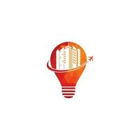 viaggio agenzia lampadina forma concetto logo design. edificio ufficio viaggio icona logo design. vettore
