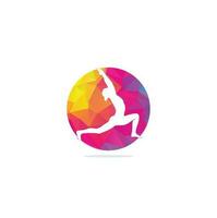 yoga logo design modello. Salute cura, bellezza, terme, relax, meditazione, nirvana concetto icona vettore