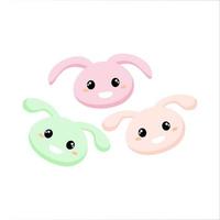 kawaii asiatico cibo carino dango dolce con coniglio orecchie con tre diverso colori con grande occhi e emozioni. dango vettore illustrazione su bianca sfondo.