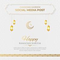 Ramadan kareem islamico elegante bianca e d'oro lusso sfondo con decorativo ornamenti vettore