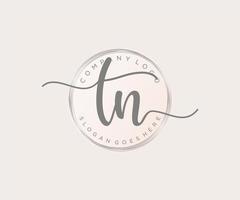 iniziale tn femminile logo. utilizzabile per natura, salone, terme, cosmetico e bellezza loghi. piatto vettore logo design modello elemento.