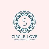 lettera S cerchio amore decorazione vettore logo design