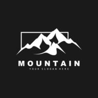 design del logo di montagna, luogo vettoriale per escursionisti amanti della natura