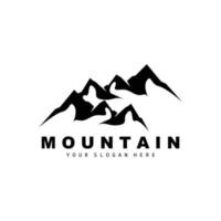 design del logo di montagna, luogo vettoriale per escursionisti amanti della natura