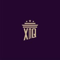 xq iniziale monogramma logo design per studio legale avvocati con pilastro vettore Immagine