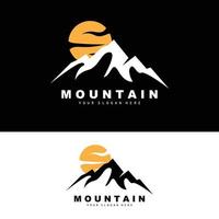 design del logo di montagna, luogo vettoriale per escursionisti amanti della natura