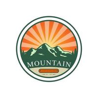 montagna logo simbolo per natura paesaggio o all'aperto avventura vettore illustrazione