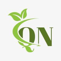 qn lettera logo con swoosh le foglie icona vettore. vettore