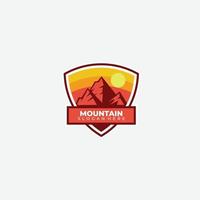 montagna simbolo logo design vettore modello