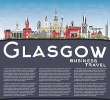 Glasgow Scozia città orizzonte con colore edifici, blu cielo e copia spazio. vettore