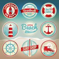 Vintage ▾ spiaggia etichette e badge vettore