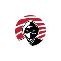 ninja e Sushi isolato nel cerchio logo design colorato nel rosso e nero per giapponese tradizionale ristorante vettore