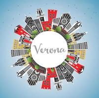 Verona Italia città orizzonte con colore edifici, blu cielo e copia spazio. vettore