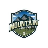 Vintage ▾ montagna logo design modello vettore