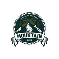 Vintage ▾ montagna logo design modello vettore