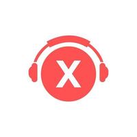 lettera X musica logo design. dj musica e Podcast logo design cuffie concetto vettore