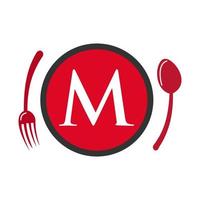 ristorante logo su lettera m cucchiaio e forchetta concetto vettore