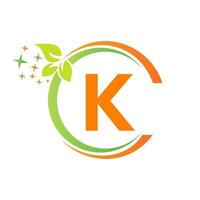 lettera K pulizia servizio Casa logo modello vuoto più pulito, benna, primavera pulizia logotipo vettore