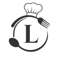 ristorante logo su lettera l concetto con capocuoco cappello, cucchiaio e forchetta per ristorante logo vettore