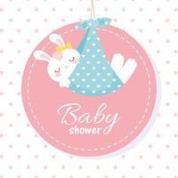 baby shower, coniglietto bianco in coperta, benvenuto etichetta sfondo punteggiato celebrazione neonato vettore