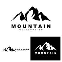 design del logo di montagna, luogo vettoriale per escursionisti amanti della natura