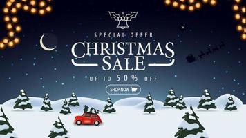 offerta speciale, saldi natalizi, fino a 50 sconti, banner blu di sconto con paesaggio invernale notturno sullo sfondo, cielo stellato e auto d'epoca rossa con albero di natale vettore