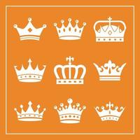 pacchetto di nove icone di stile silhouette reale corone d'oro vettore